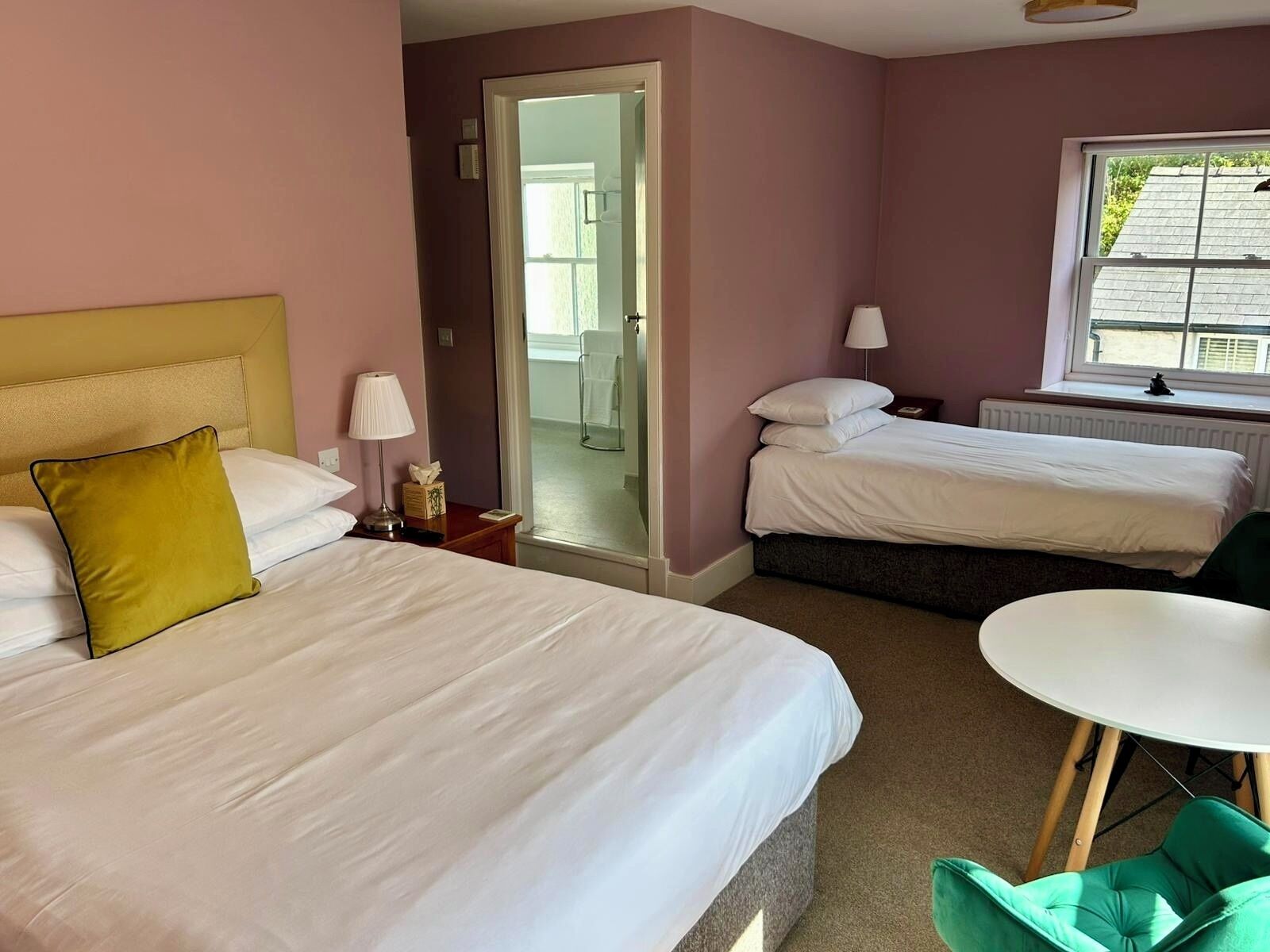 Laptop workspace, free WiFi