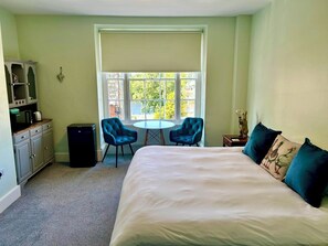 Superior Double Room, River View | Laptop workspace, free WiFi - The Lion (Builth Wells)