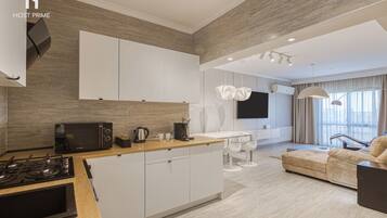 Espresso maker, coffee/tea maker