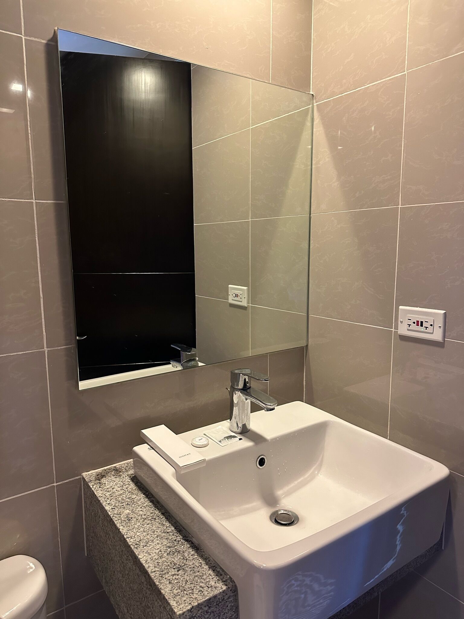 タオル、トイレットペーパー