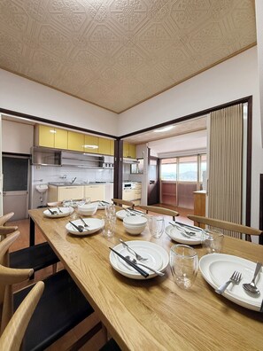 Panoramic House, Balcony, Hill View | Dining room