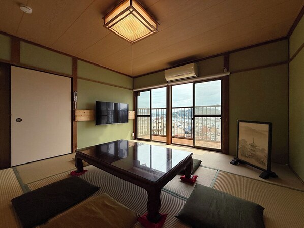 Panoramic House, Balcony, Hill View | Living area