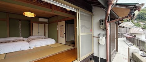 Casa panorámica, balcón, vista a la colina | Tabla de planchar con plancha, wifi gratis y ropa de cama