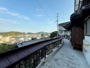 Panoramic-Haus, Balkon, Hügelblick | Terrasse/Patio