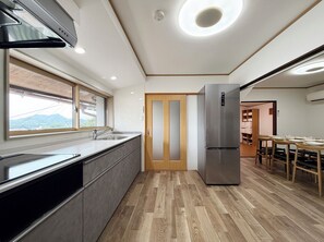 Panoramic House, Balcony, Hill View | Private kitchen