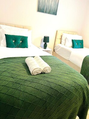 2 bedrooms, iron/ironing board, internet, bed sheets