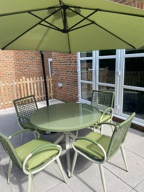 Outdoor dining - Dover Castle Luxury Apartments (Kent)