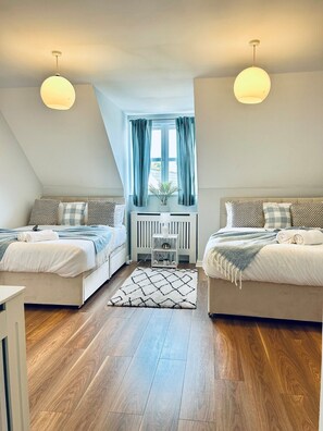 3 habitaciones, tabla de planchar con plancha y acceso a internet