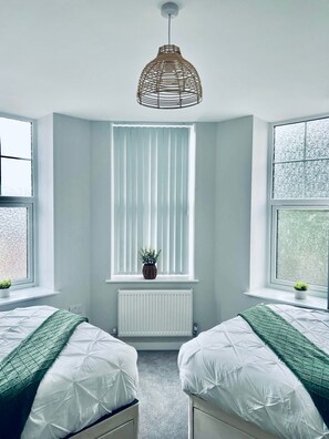 1 bedroom, iron/ironing board, internet, bed sheets