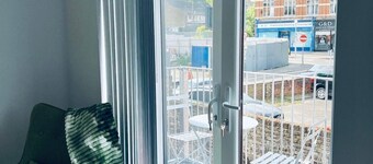 Cozy Flats Near Strood Station