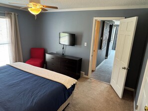 1 habitación, tabla de planchar con plancha, wifi gratis y ropa de cama 