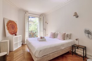 2 bedrooms, iron/ironing board, free WiFi, bed sheets - Lovely 2BR Flat with balcony - Eiffel Tower & Seine (Paris)