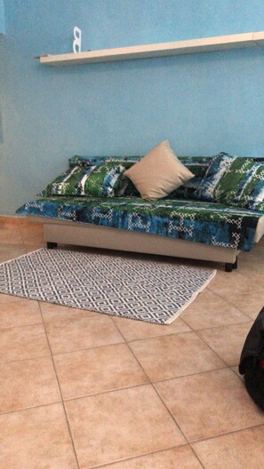 ลอฟท์, 1 ห้องนอน, ลานระเบียง, วิวเมือง | ห้องนั่งเล่น | หนังสือ