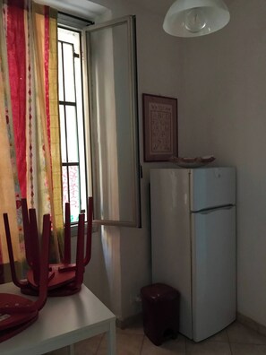 Loft, 1 Bedroom, Patio, City View | Living area | Books
