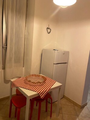 Loft, 1 Bedroom, Patio, City View | Dining room