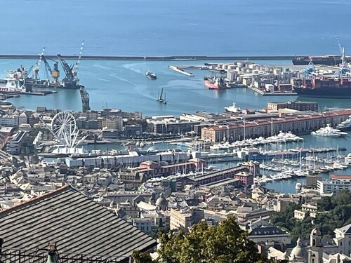 Charming Genoa Lodge in Heart of Histori