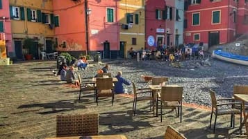 Loft, 1 chambre, patio, vue ville | Restauration extérieure