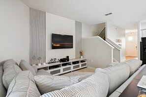 Smart TV - Modern 4BR w/ Private Pool in Solterra Resort (Davenport)