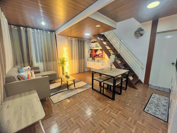 Cabin, 1 Bedroom, Smoking, Garden View | Living room