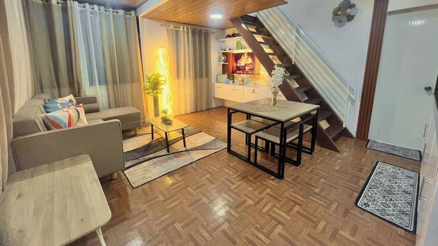 Bloomstone Urban Chill Cabin