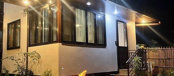 Bloomstone Urban Chill Cabin