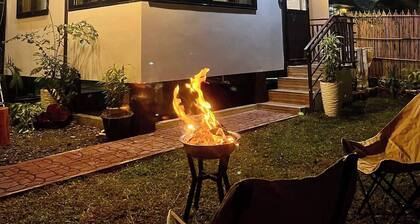 Bloomstone Urban Chill Cabin