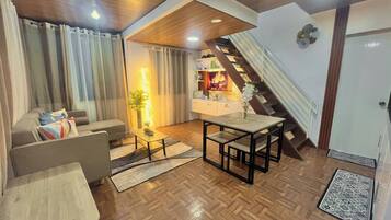 Cabin, 1 Bedroom, Smoking, Garden View | Living room