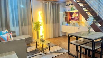 Cabin, 1 Bedroom, Smoking, Garden View | Living room