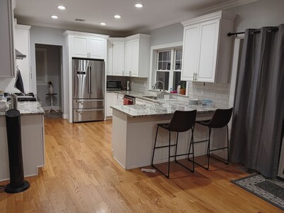 Walking distance Golf Course 4-bedroom house with Living  Dining and Family Room