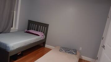 4 bedrooms, desk, iron/ironing board, free WiFi