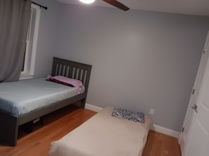 4 bedrooms, desk, iron/ironing board, free WiFi