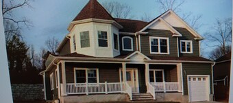 Walking distance Golf Course 4-bedroom house with Living  Dining and Family Room