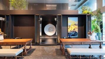Lobby lounge