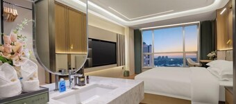 Phoenix Court Hotel (Jingzhou Ancient City Changjiang University)