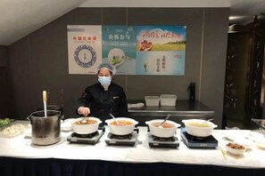 Unclassified image, 2 of 46, button - Phoenix Court Hotel (Jingzhou Ancient City Changjiang University) (Jingzhou)