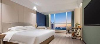 Phoenix Court Hotel (Jingzhou Ancient City Changjiang University)
