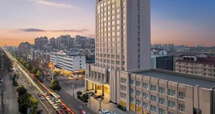 Phoenix Court Hotel (Jingzhou Ancient City Changjiang University)
