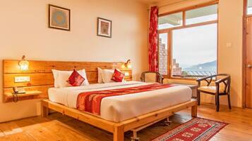 Premium-Doppelzimmer, Balkon, Bergblick | Hochwertige Bettwaren, Minibar, Schreibtisch, Bügeleisen/Bügelbrett