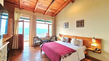 Superior-Doppelzimmer, Balkon, Bergblick | Hochwertige Bettwaren, Minibar, Schreibtisch, Bügeleisen/Bügelbrett