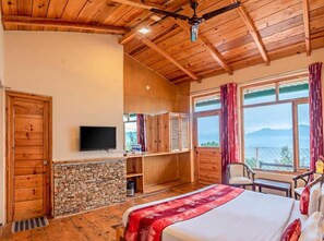 Superior Double Room, Balcony, Mountain View | Premium bedding, minibar, desk, iron/ironing board