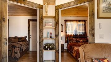 2 bedrooms, iron/ironing board, internet, bed sheets