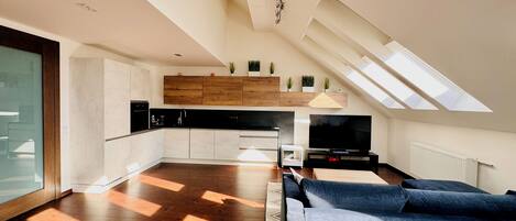 Luxury Apartment, Lanai, City View