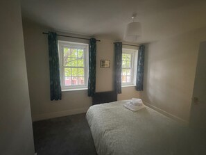 1 quarto, Wi-Fi de cortesia, roupa de cama