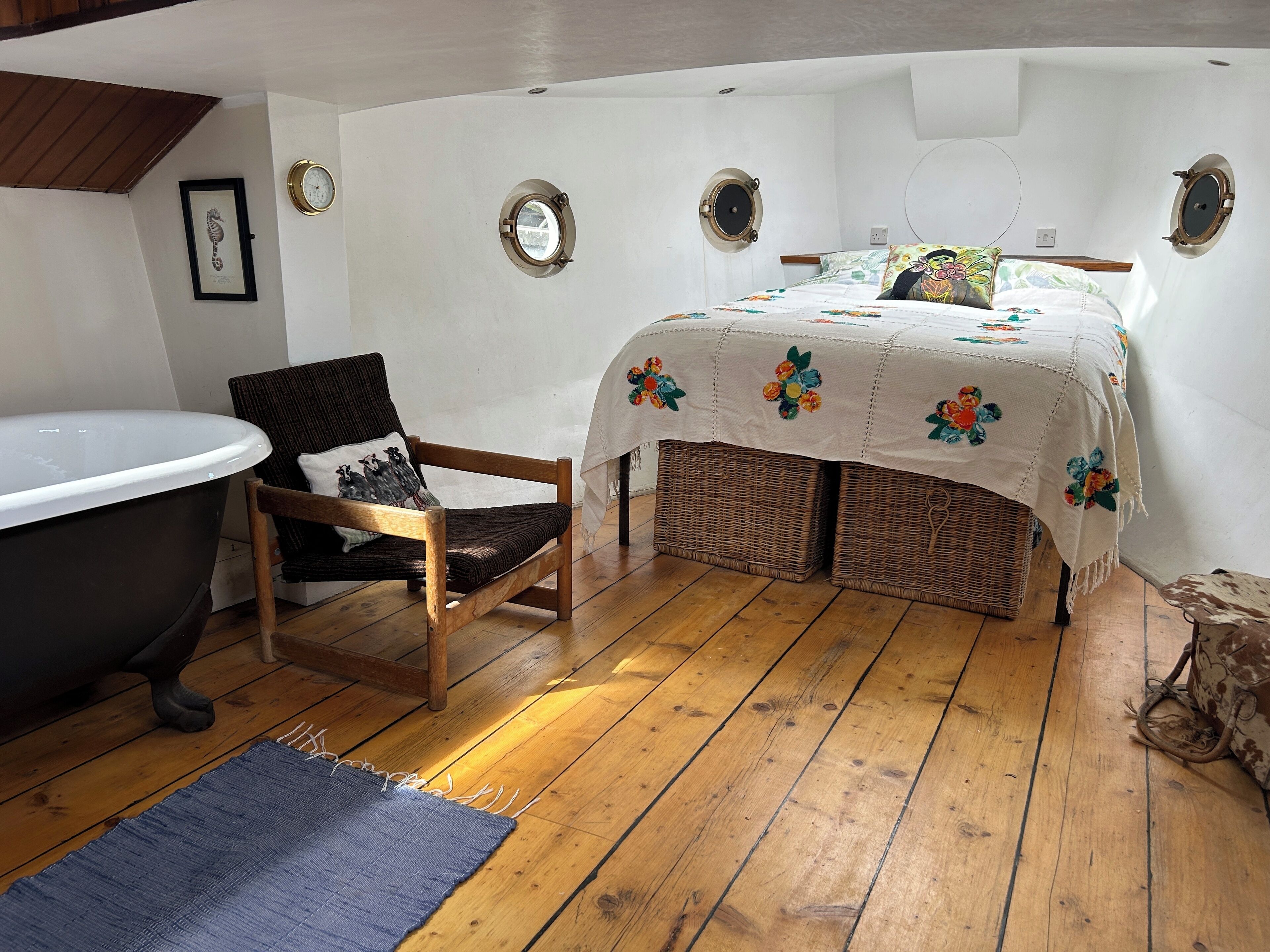 3 bedrooms, iron/ironing board, Internet, bed sheets