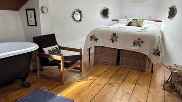 3 bedrooms, iron/ironing board, Internet, bed sheets