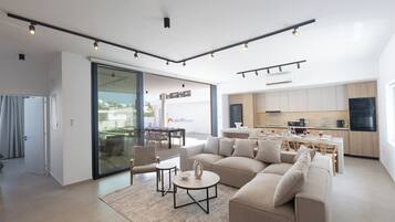 Biệt thự, 5 phòng ngủ, hồ bơi riêng, quang cảnh vườn | Phòng khách