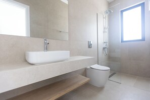 Villa, 5 chambres, piscine privée, vue sur le jardin | Salle de bain