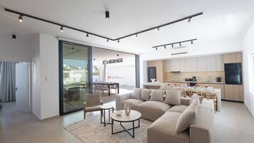Villa, 5 Bedrooms, Private Pool, Garden View | Living room