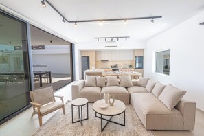 Villa, 5 Bedrooms, Private Pool, Garden View | Living room