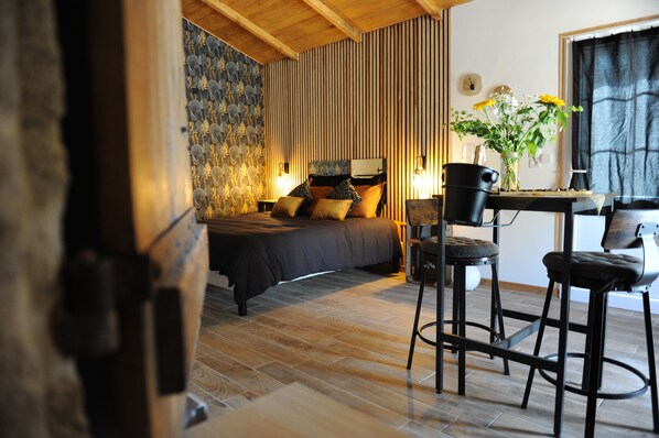 1 habitación, internet y ropa de cama